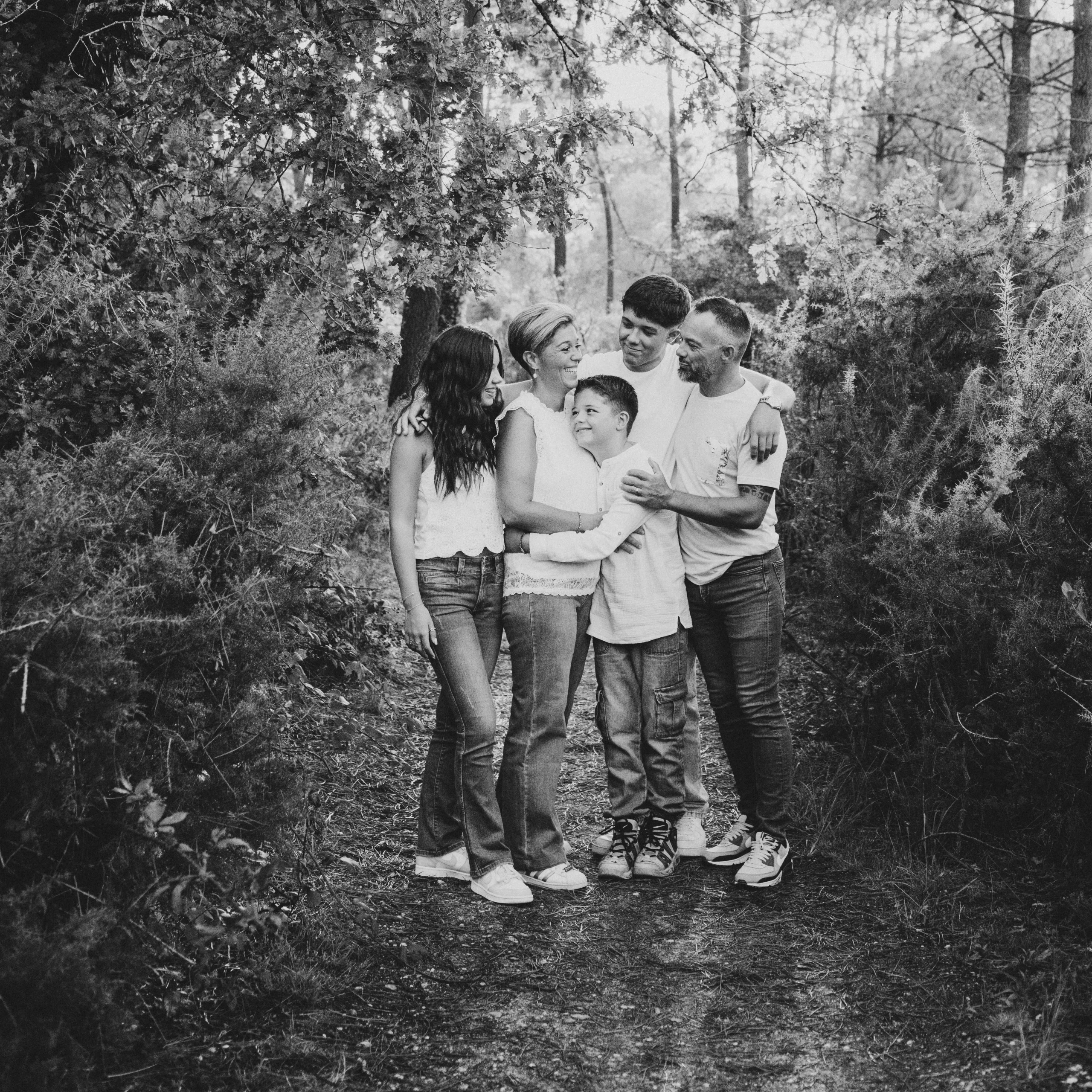 caroline hoang photographe shooting famille Bordeaux forêt